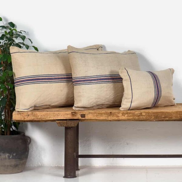 Cojín de lino antiguo de rayas azules y rojas