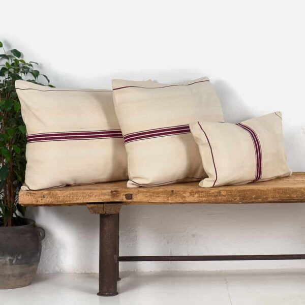 Cojín de lino antiguo de rayas rojas