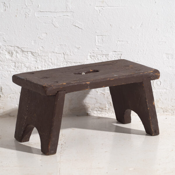 Antiguo taburete pequeño color oscuro (c.1920) #10