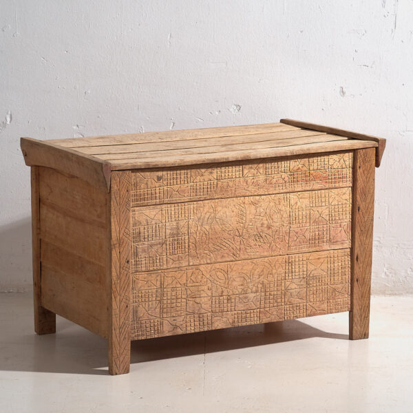 Arcón tallado antiguo (c.1920) #52