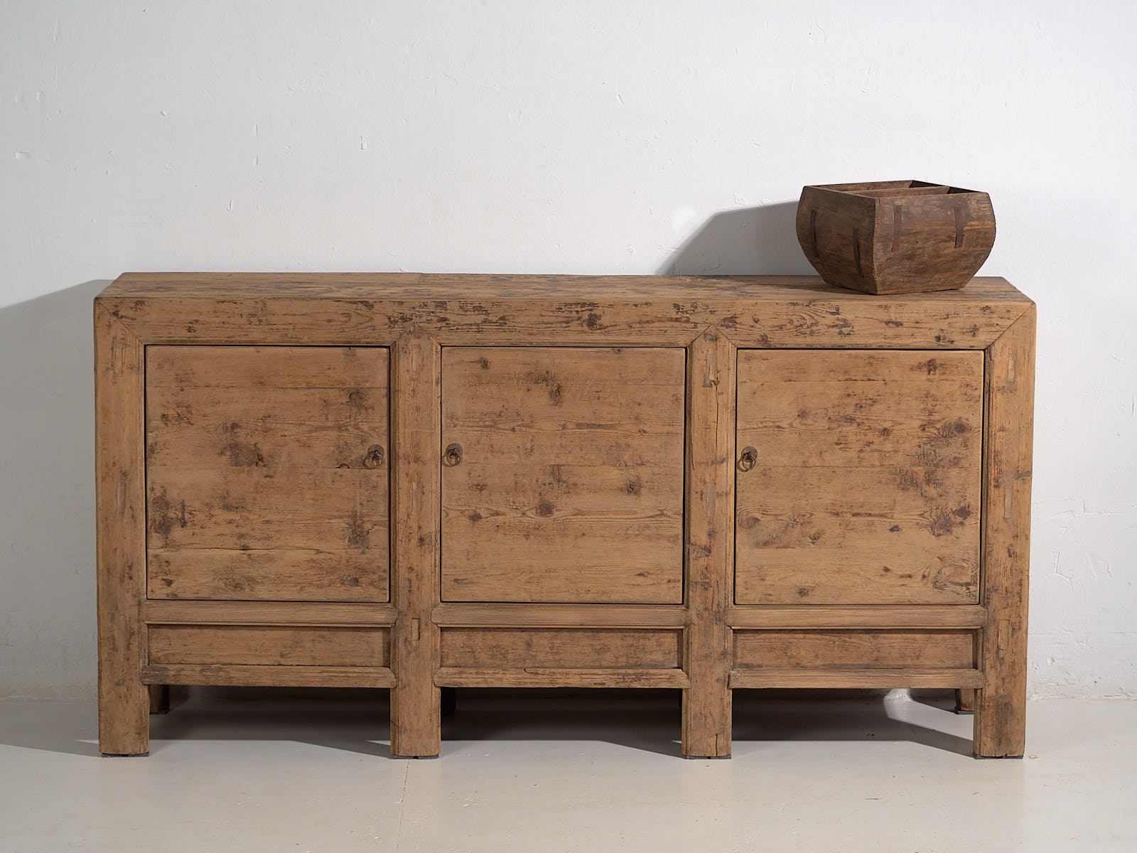 Aparador antiguo de tres puertas (c.1900) #2