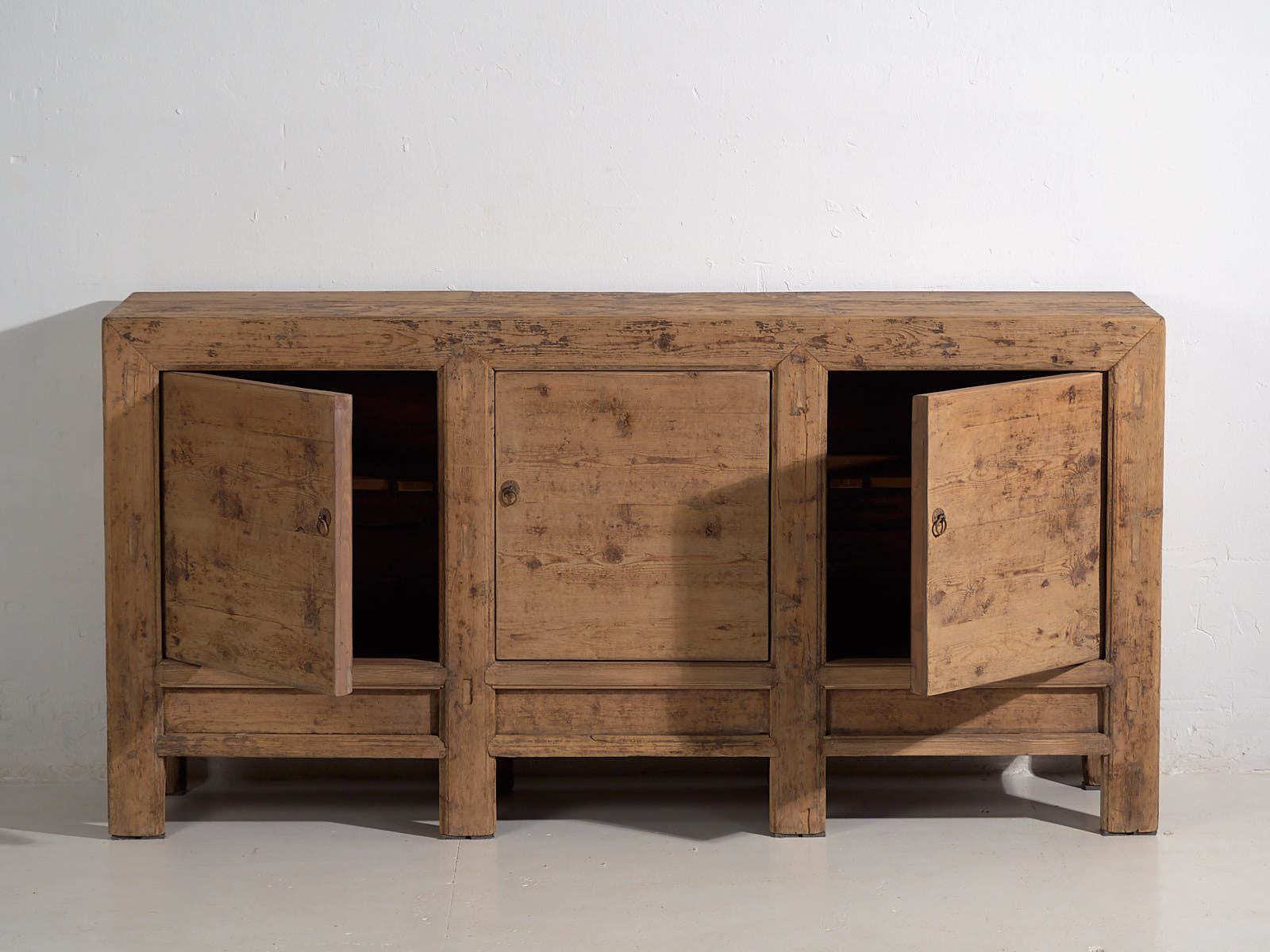 Aparador antiguo de tres puertas (c.1900) #2