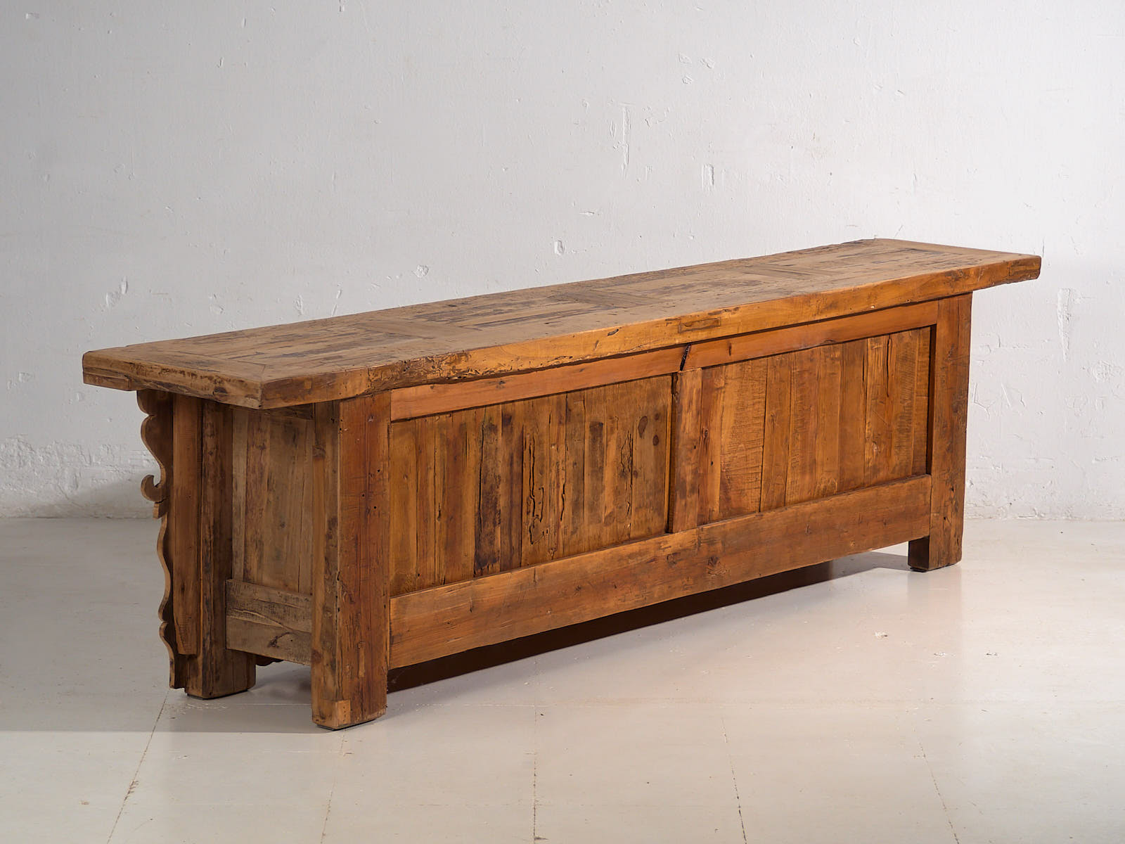 Aparador bajo antiguo con tallado artesanal (c.1900) #54