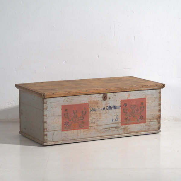 Baúl antiguo de color gris con detalles florales fechado Año 1878 #26