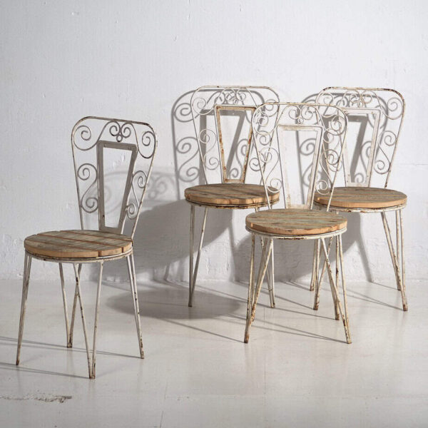 Sillas de exterior antiguas de color blanco (c.1920). Conjunto de 4 piezas