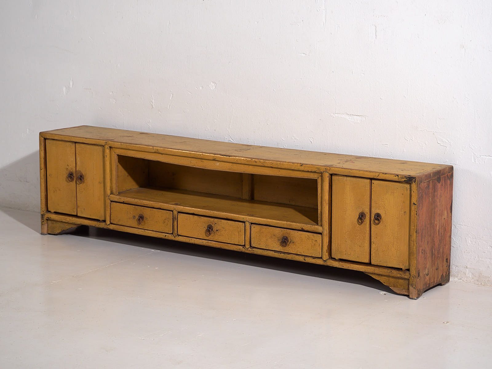 Mueble bajo antiguo de color amarillo (c.1900) #19