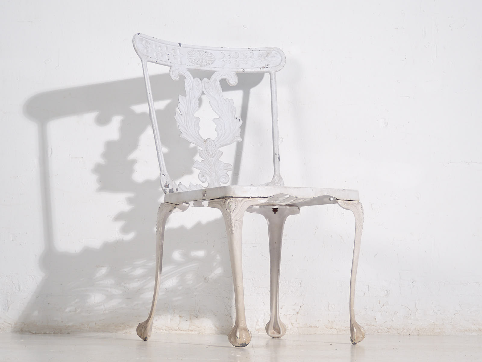 Silla blanca vintage de jardín (c.1950) #6