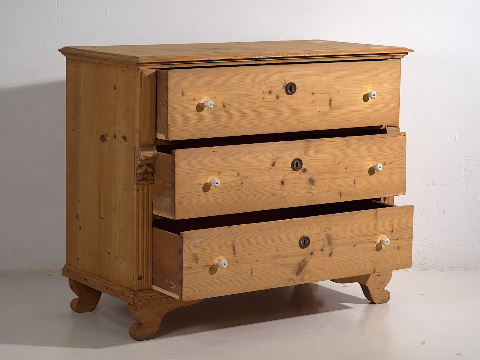 Cómoda antigua de tres cajones (c.1920) #57