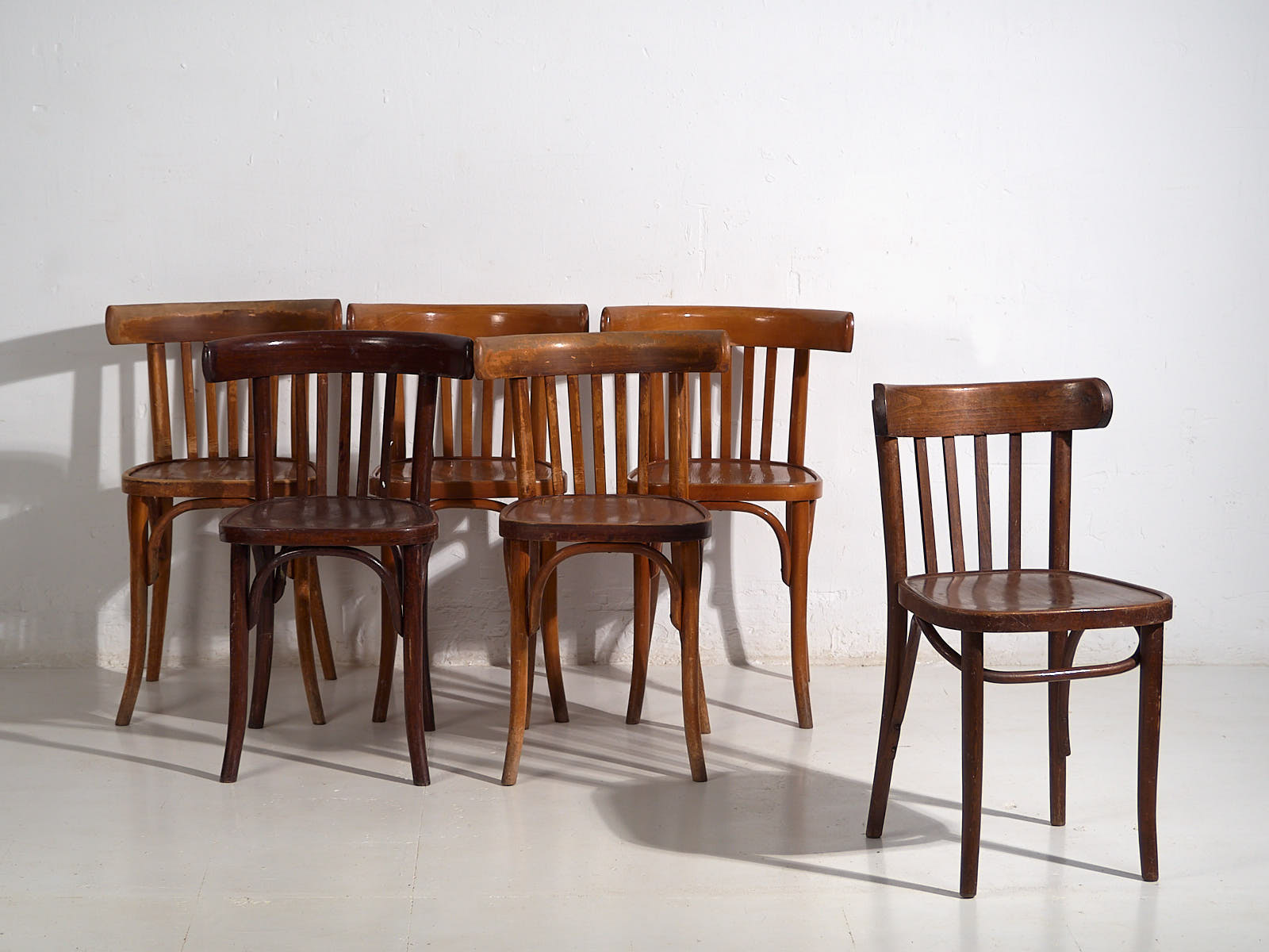 Chaises de bistrot anciennes (vers 1920). Ensemble de 4 pièces #1