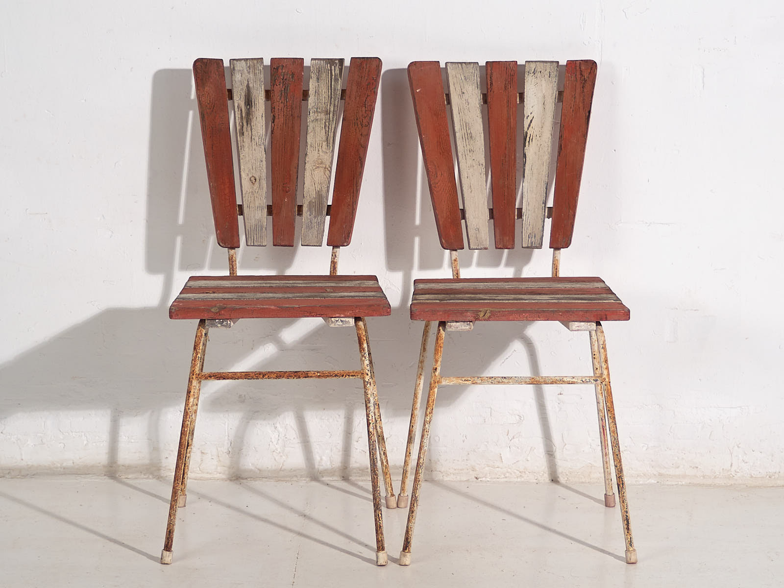 Sillas rojas de jardín antiguas (c.1920). Conjunto de 4 piezas #31