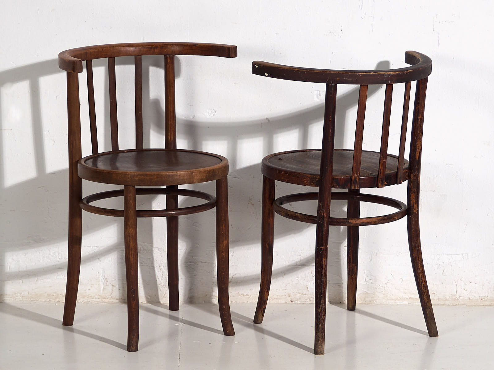 Chaises anciennes en bois courbé (vers 1920). Ensemble de 4 pièces n°2