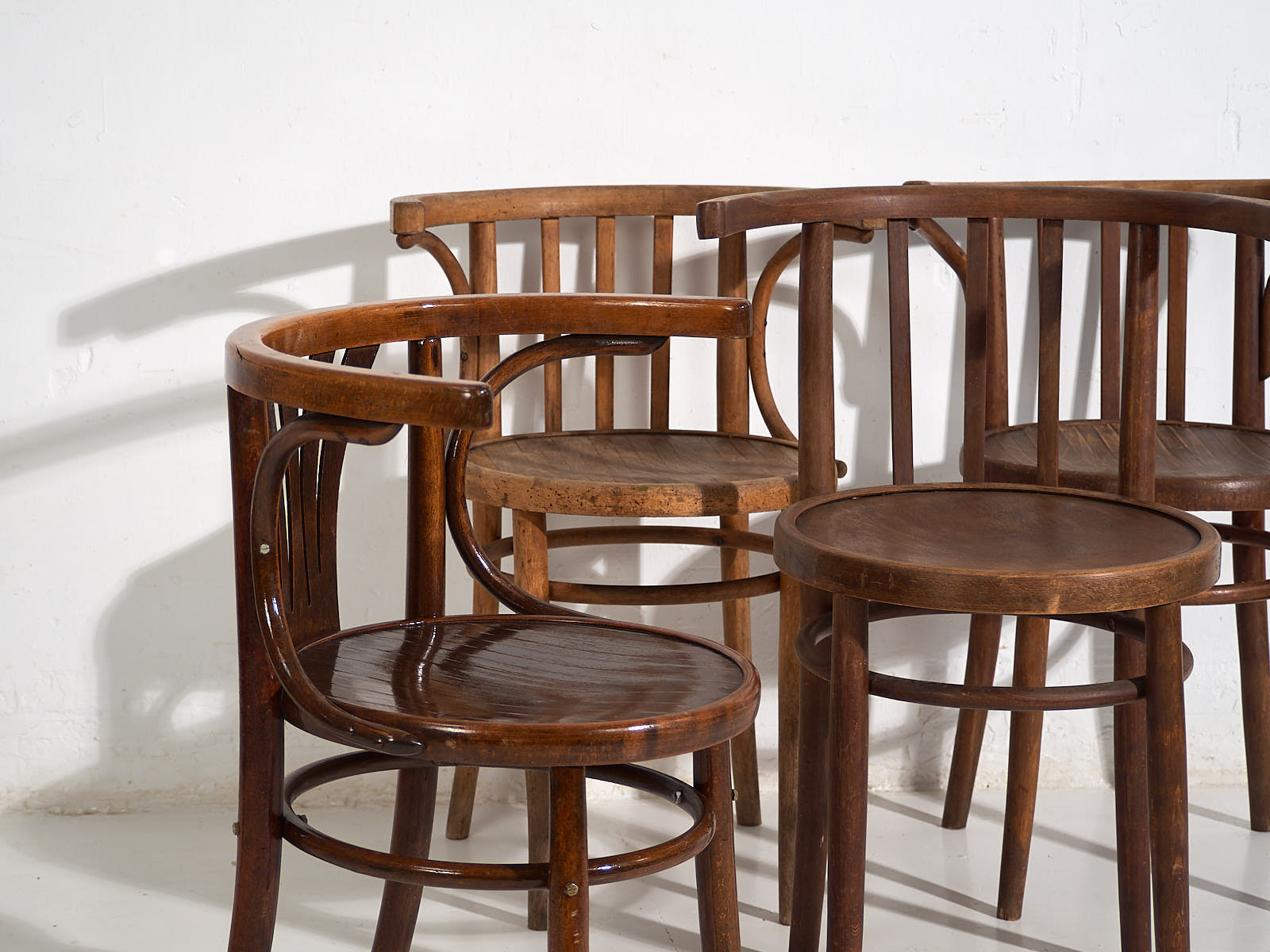 Fauteuils anciens avec accoudoirs (vers 1920). Ensemble de 4 pièces n°3