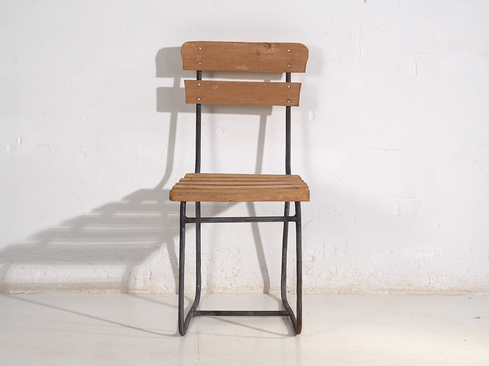 Antique outdoor chairs (c.1920). Set of 2 pieces #1