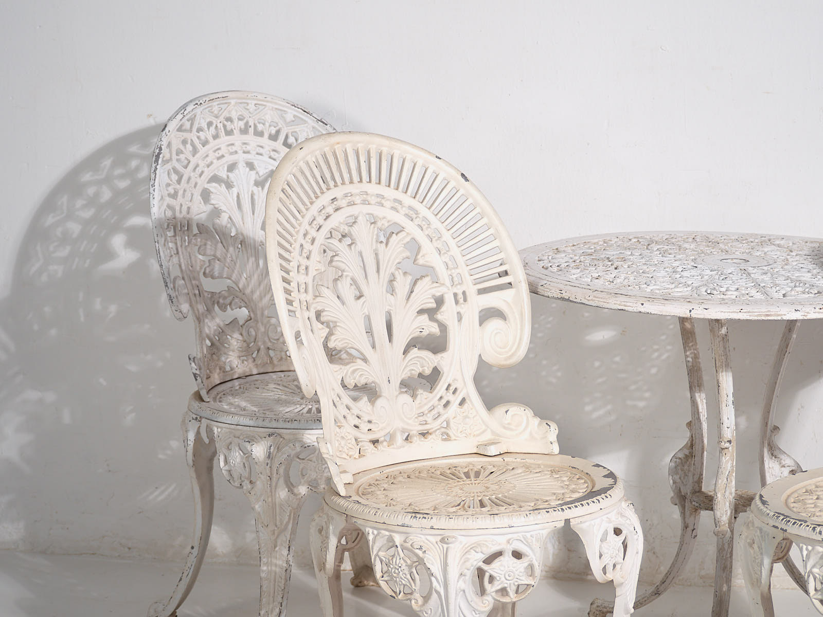 Conjunto de mesa y sillas de jardín Art Nouveau (c.1950). Conjunto de 5 piezas