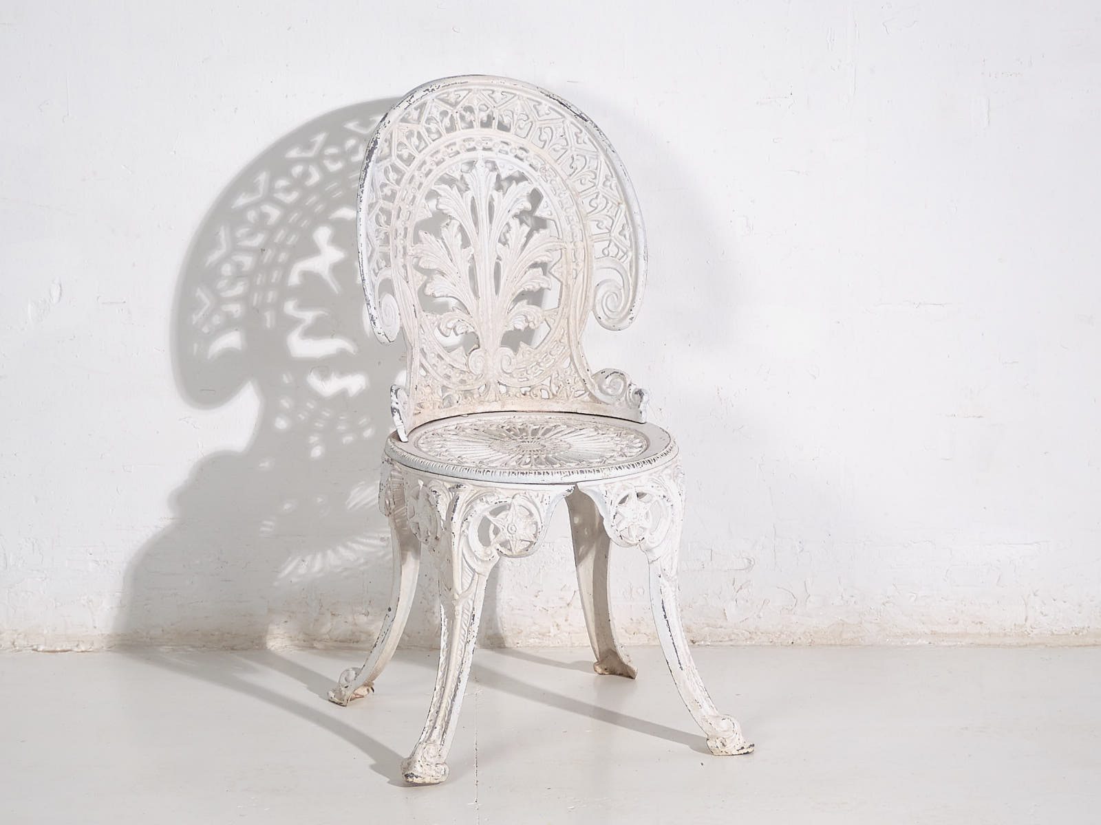 Conjunto de mesa y sillas de jardín Art Nouveau (c.1950). Conjunto de 5 piezas