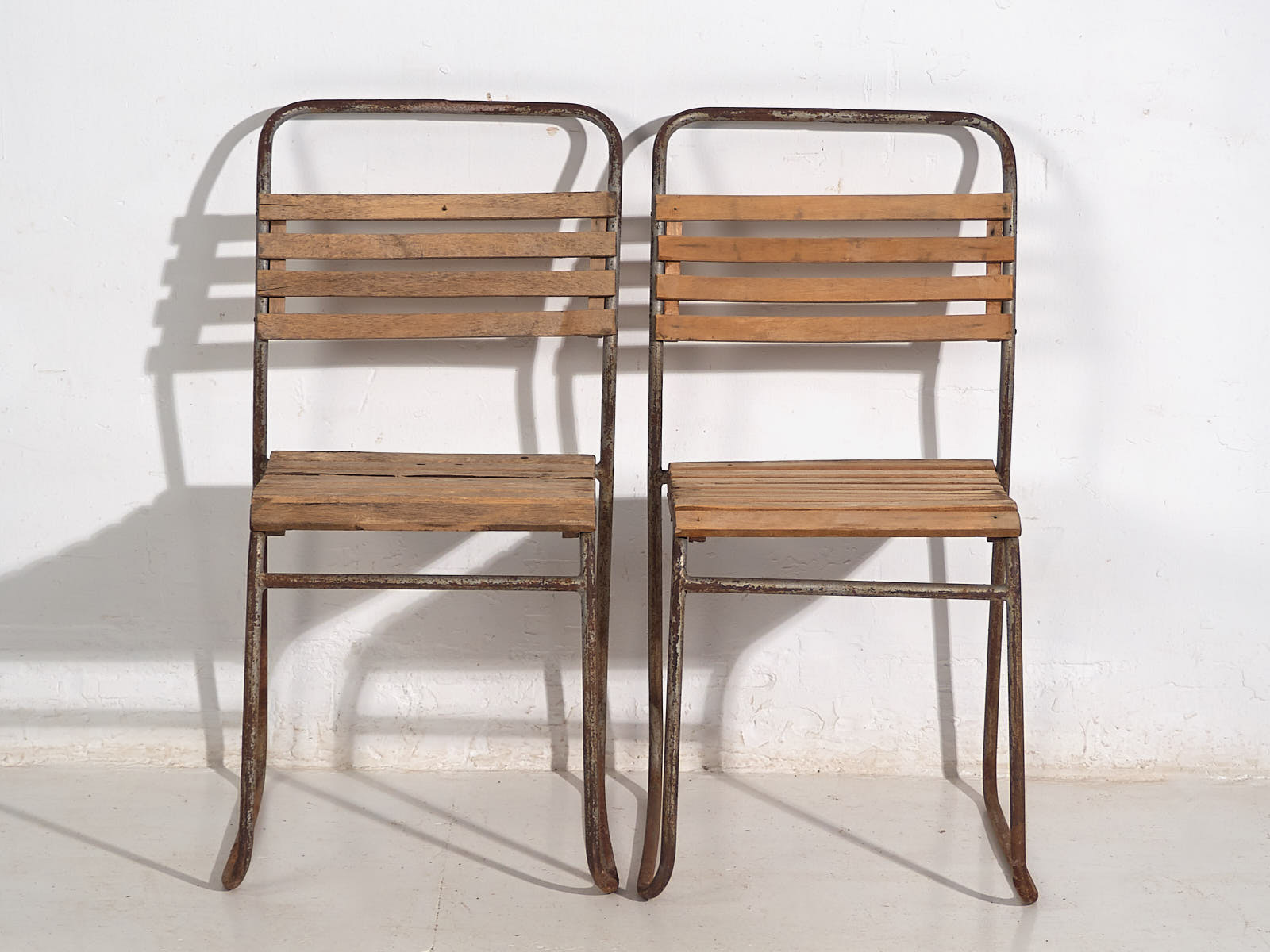 Antiguas sillas de jardín (c.1920). Conjunto de 2 piezas