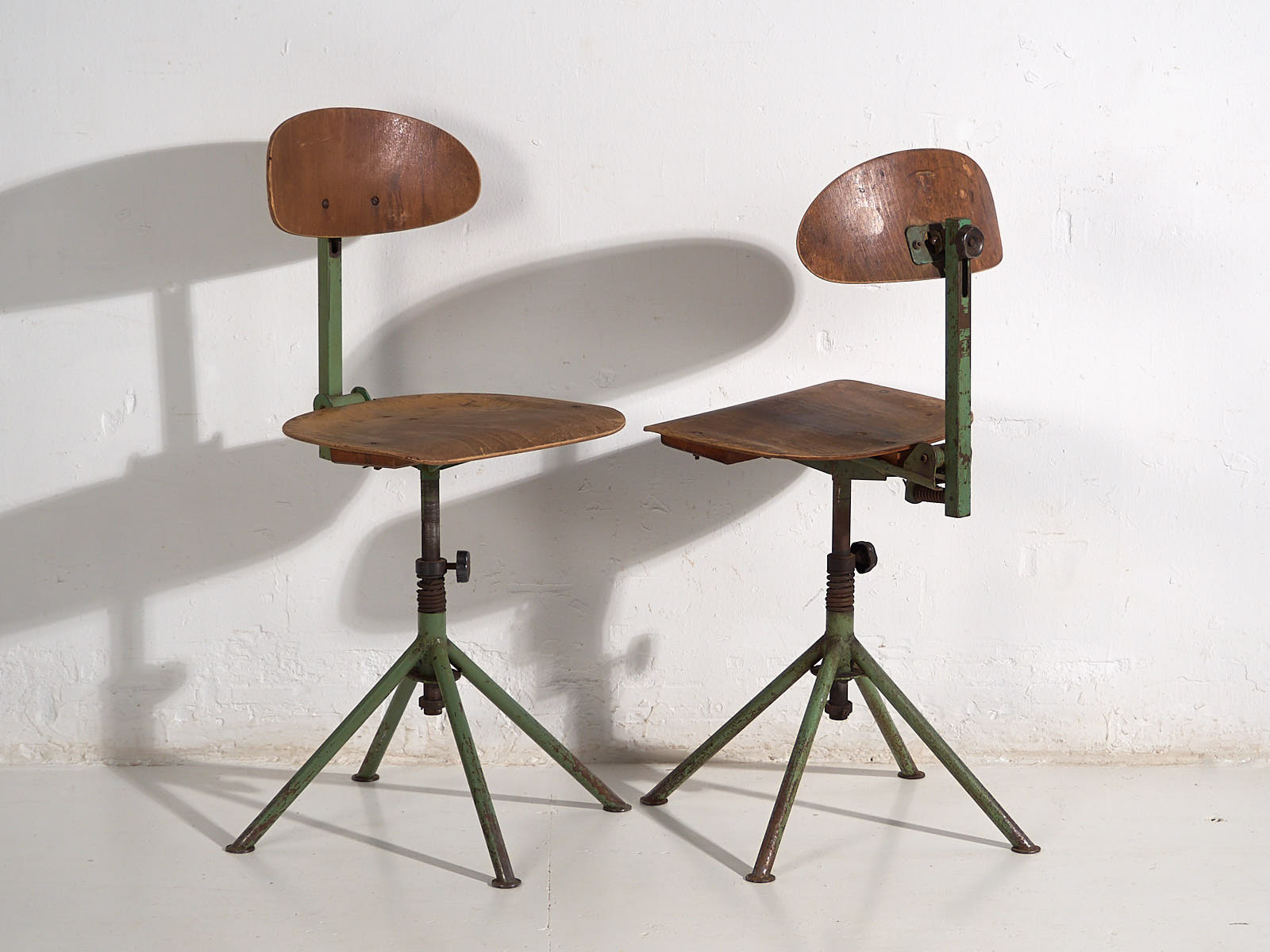Set of industrial chairs (c.1950). Set of 2 pieces