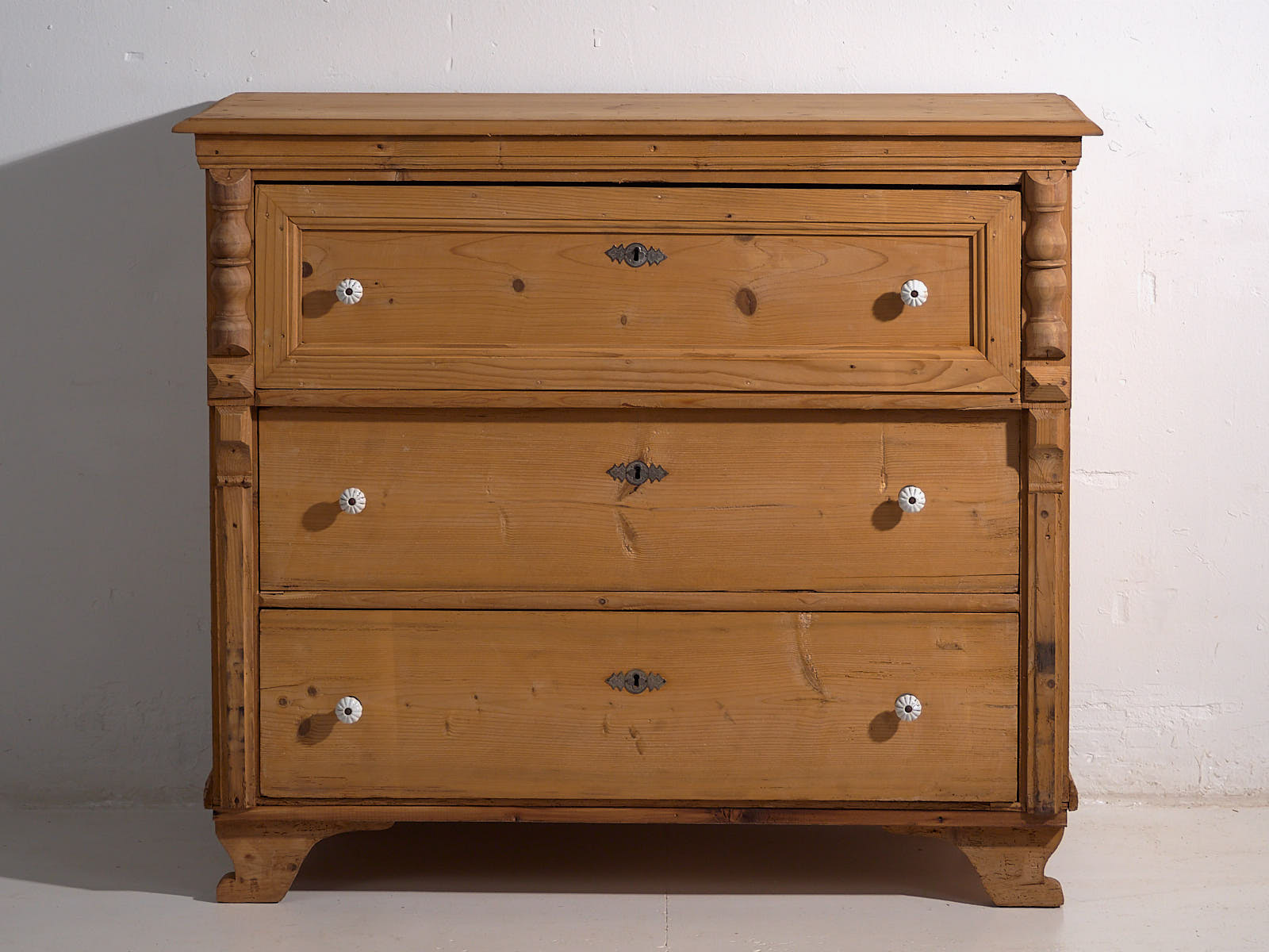 Antigua cómoda de dormitorio (c.1920)