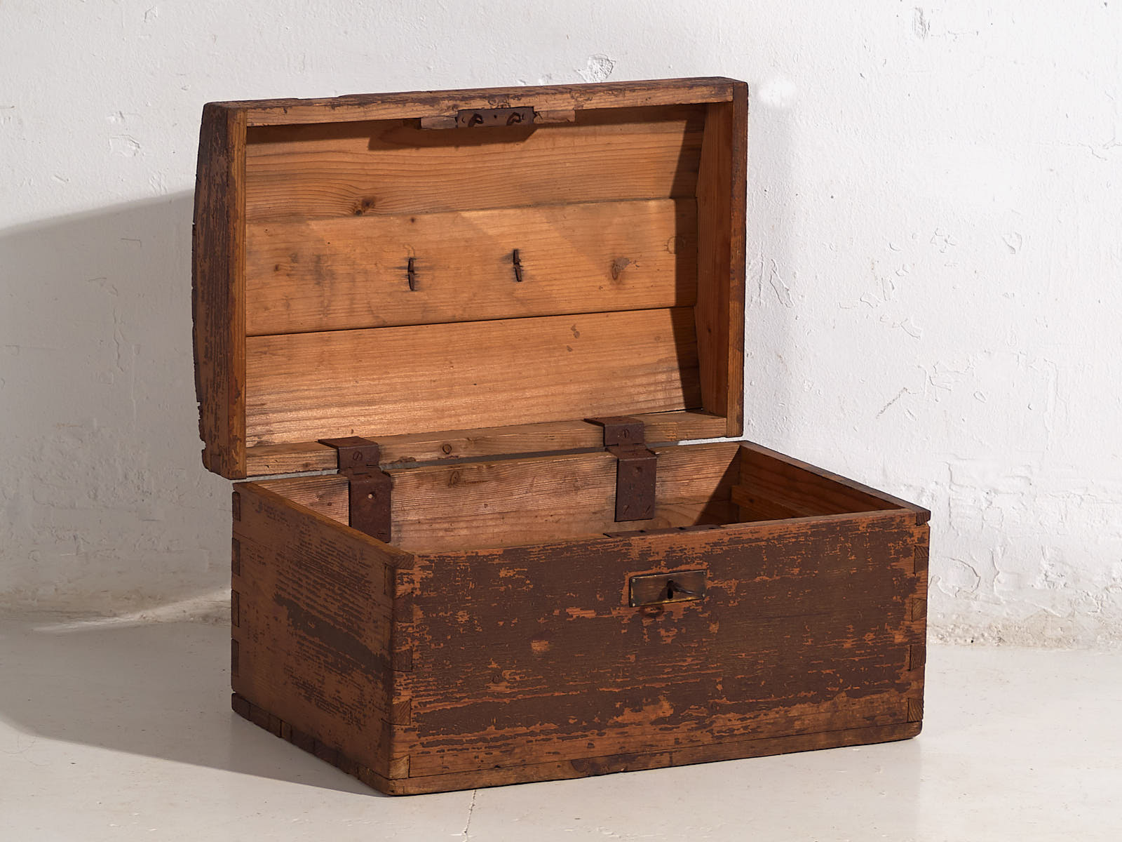 Cofre antiguo con pátina de color oscuro (c.1900) #3