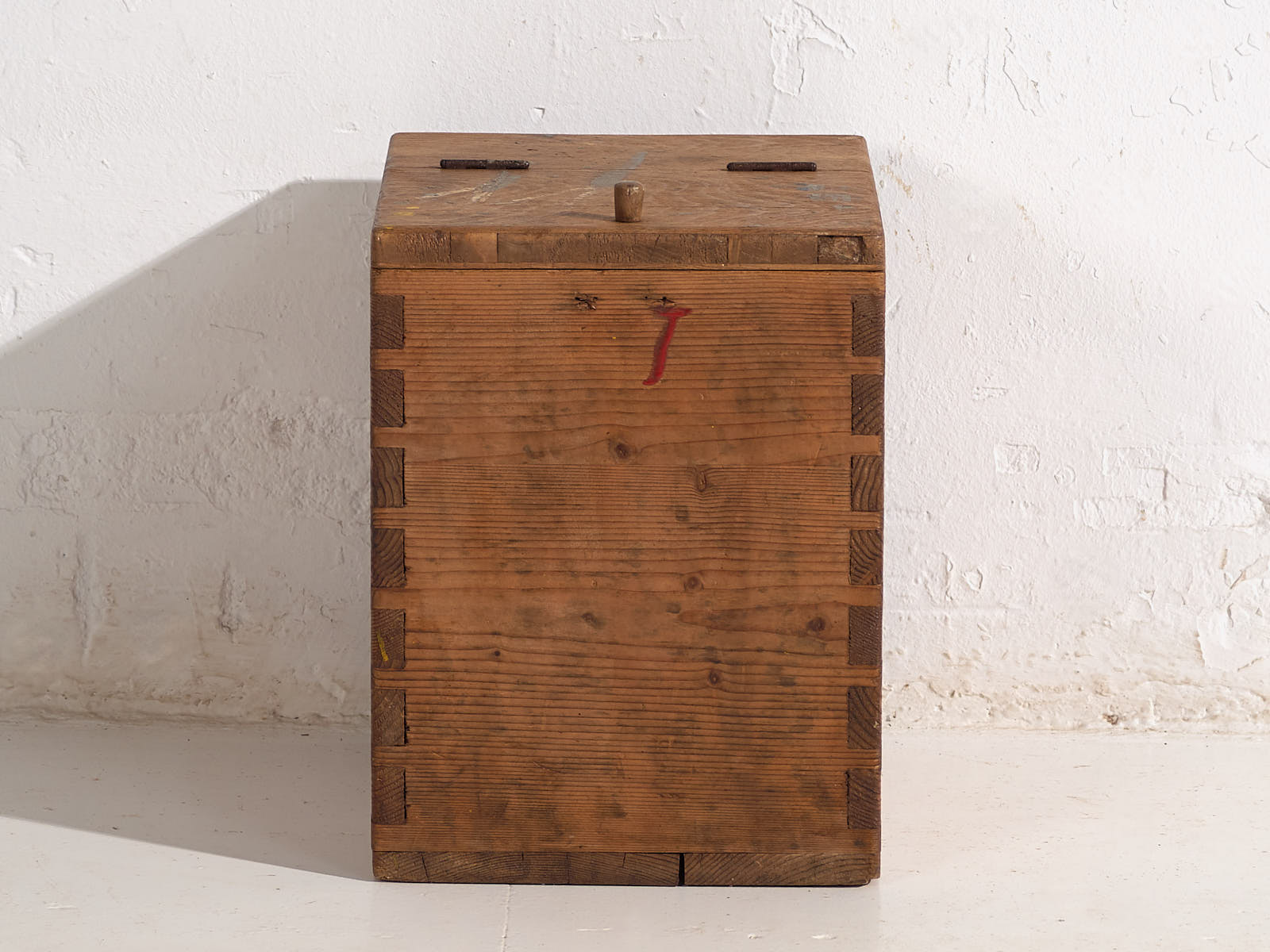 Antigua caja de almacenaje de madera maciza (c.1920) #7