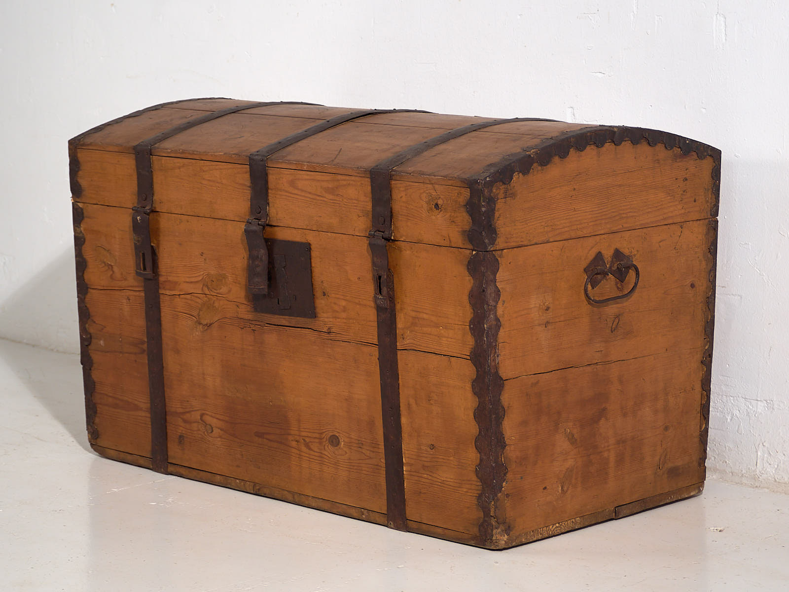 Baúl antiguo de madera natural con estructura metálica (c.1900) #80