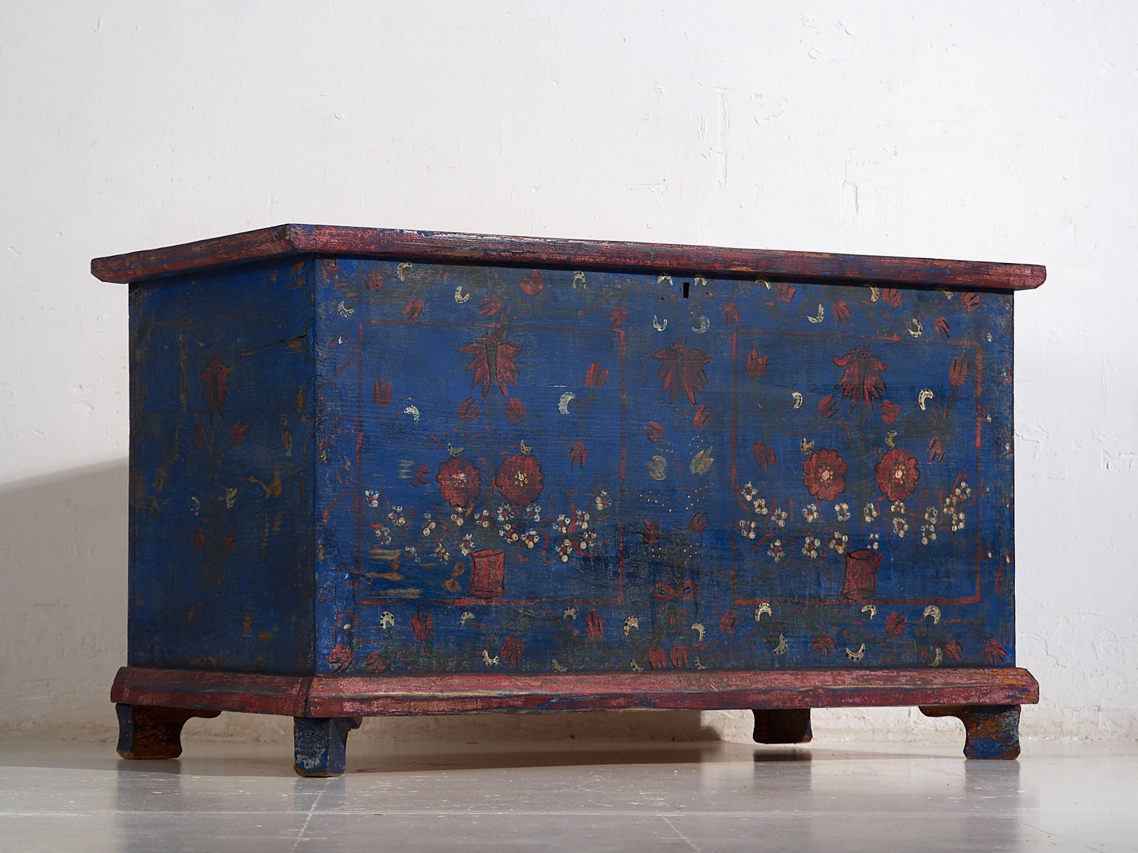Antique navy blue trunk with floral details (c.1920) #94