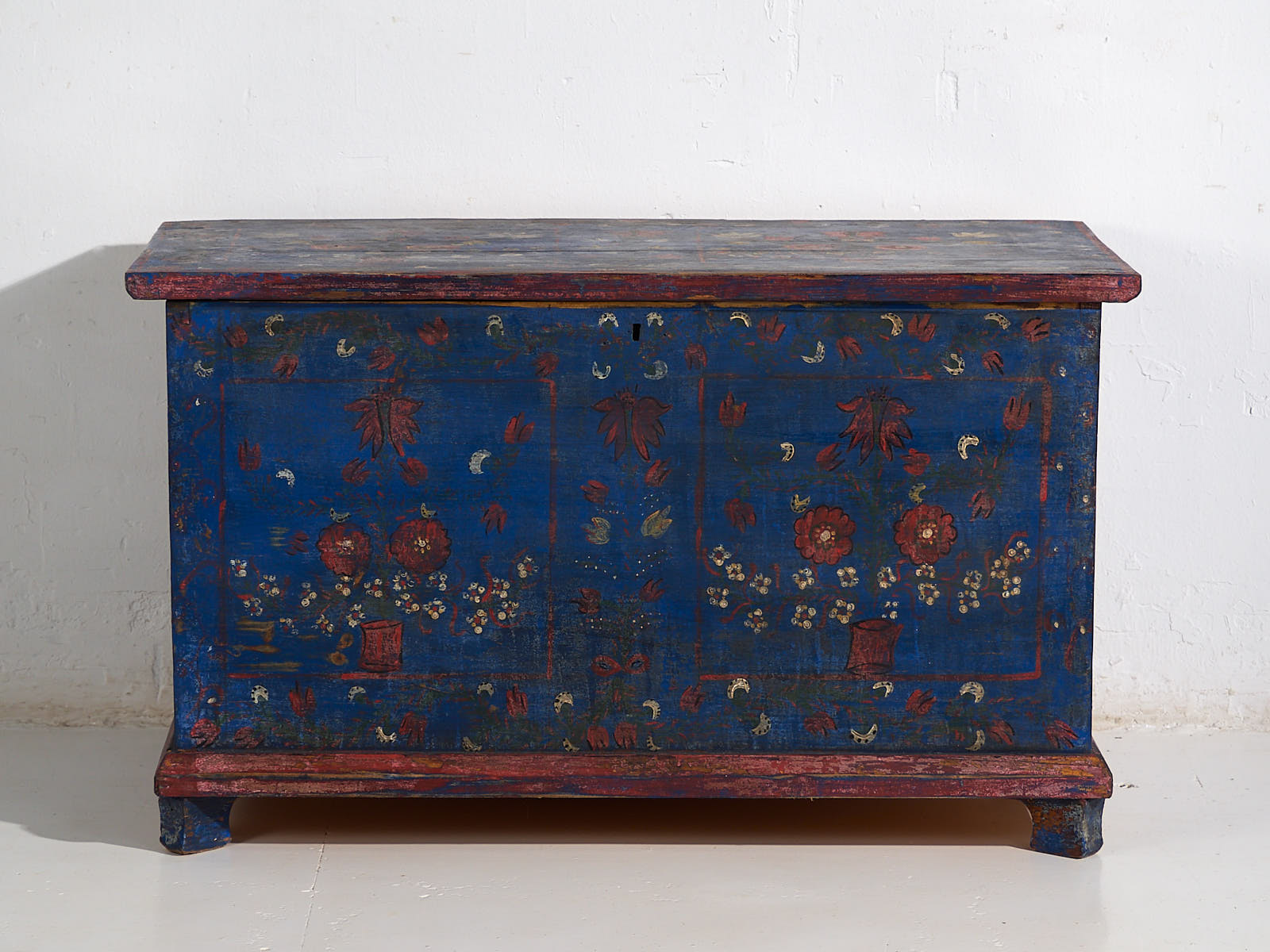 Antique navy blue trunk with floral details (c.1920) #94