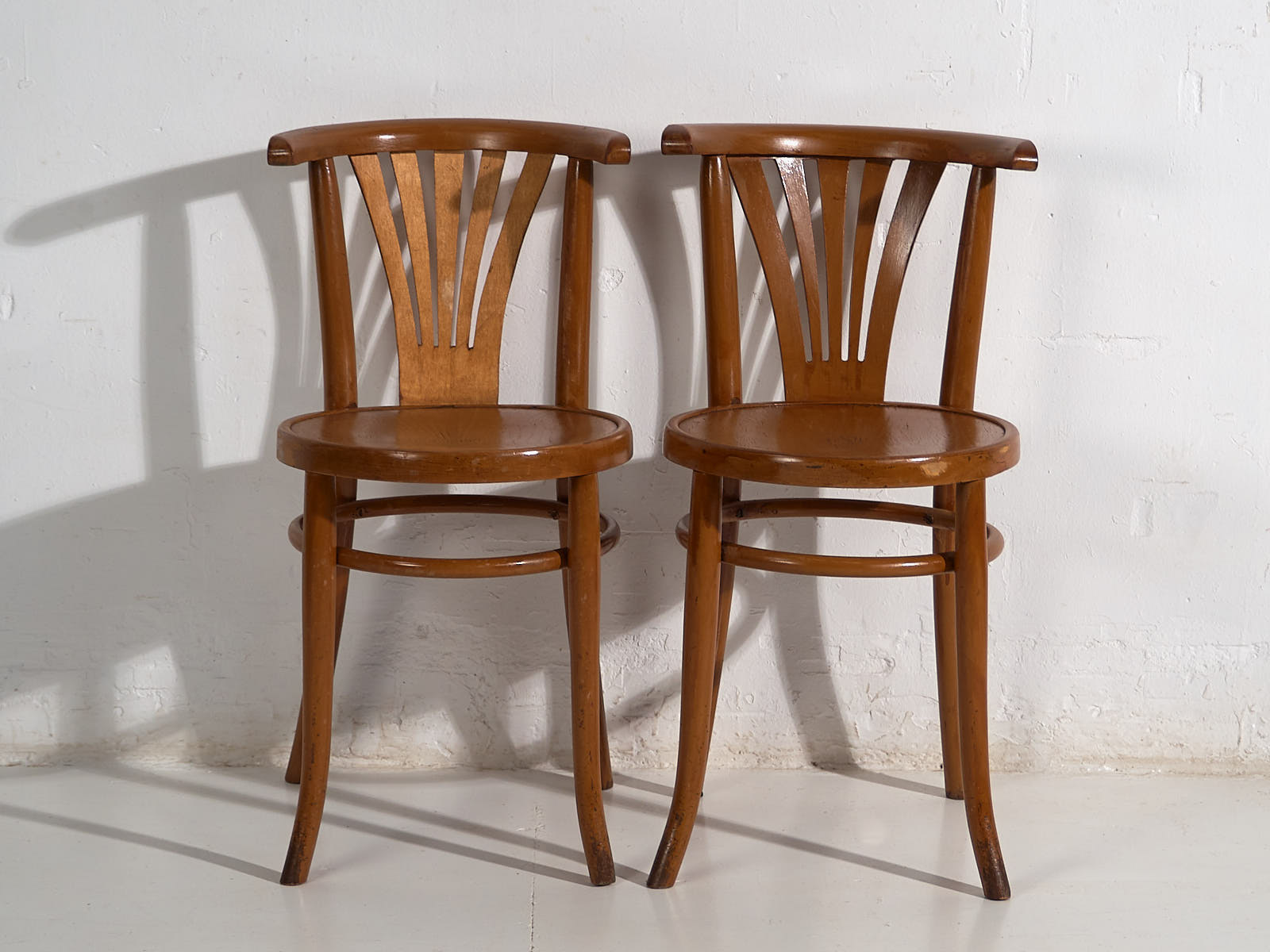 Sillas antiguas de café estilo vienés (c.1920). Conjunto de 2 piezas #1