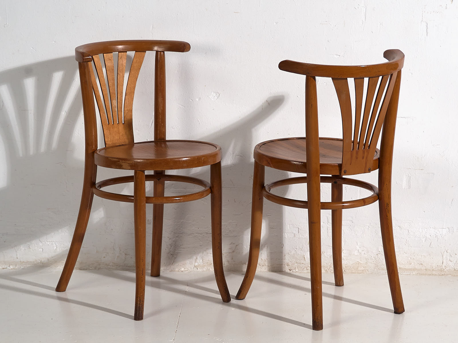 Sillas antiguas de café estilo vienés (c.1920). Conjunto de 2 piezas #1