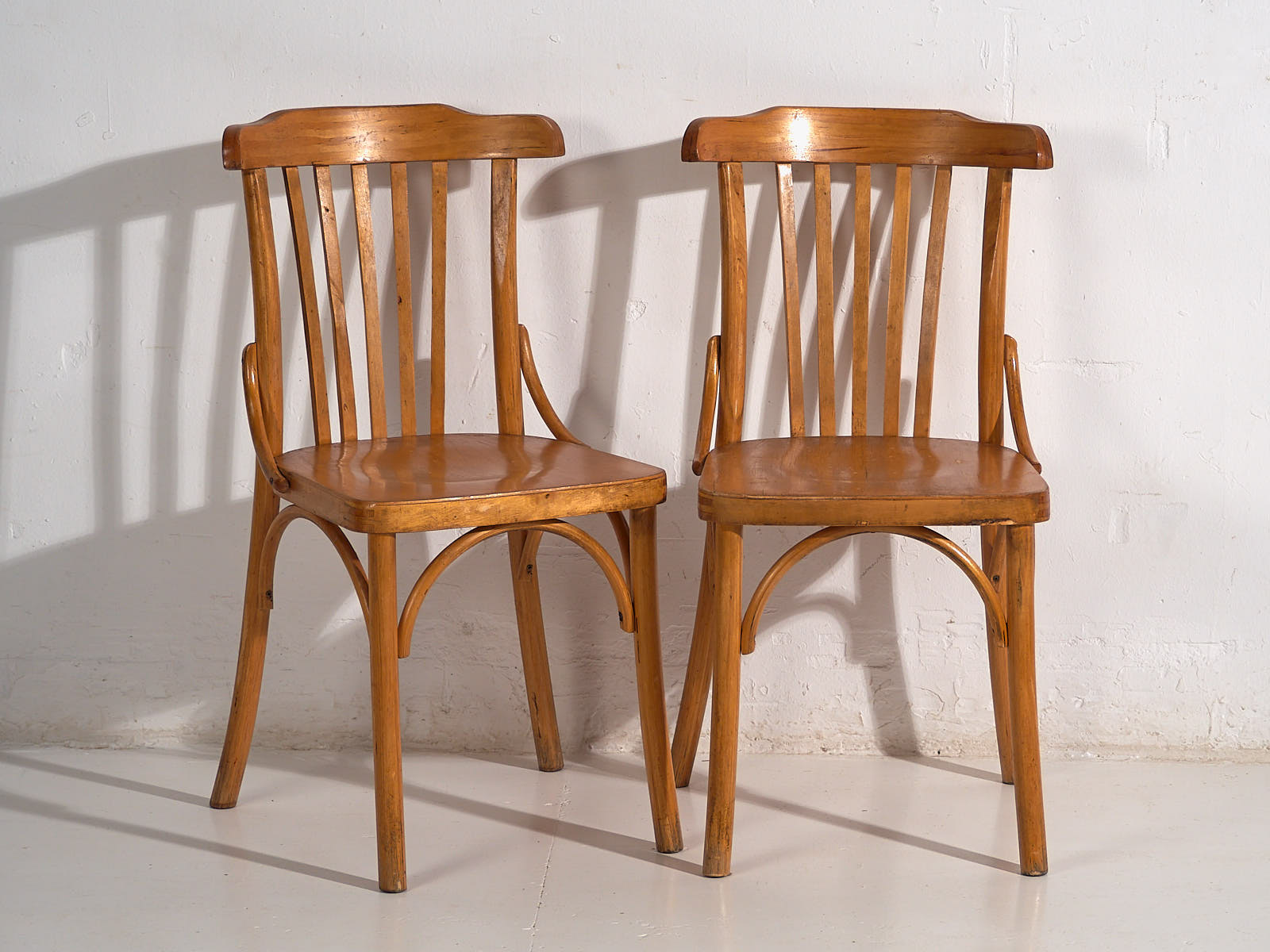 Sillas de café antiguas de madera curvada (c.1920). Conjunto de 2 piezas #4