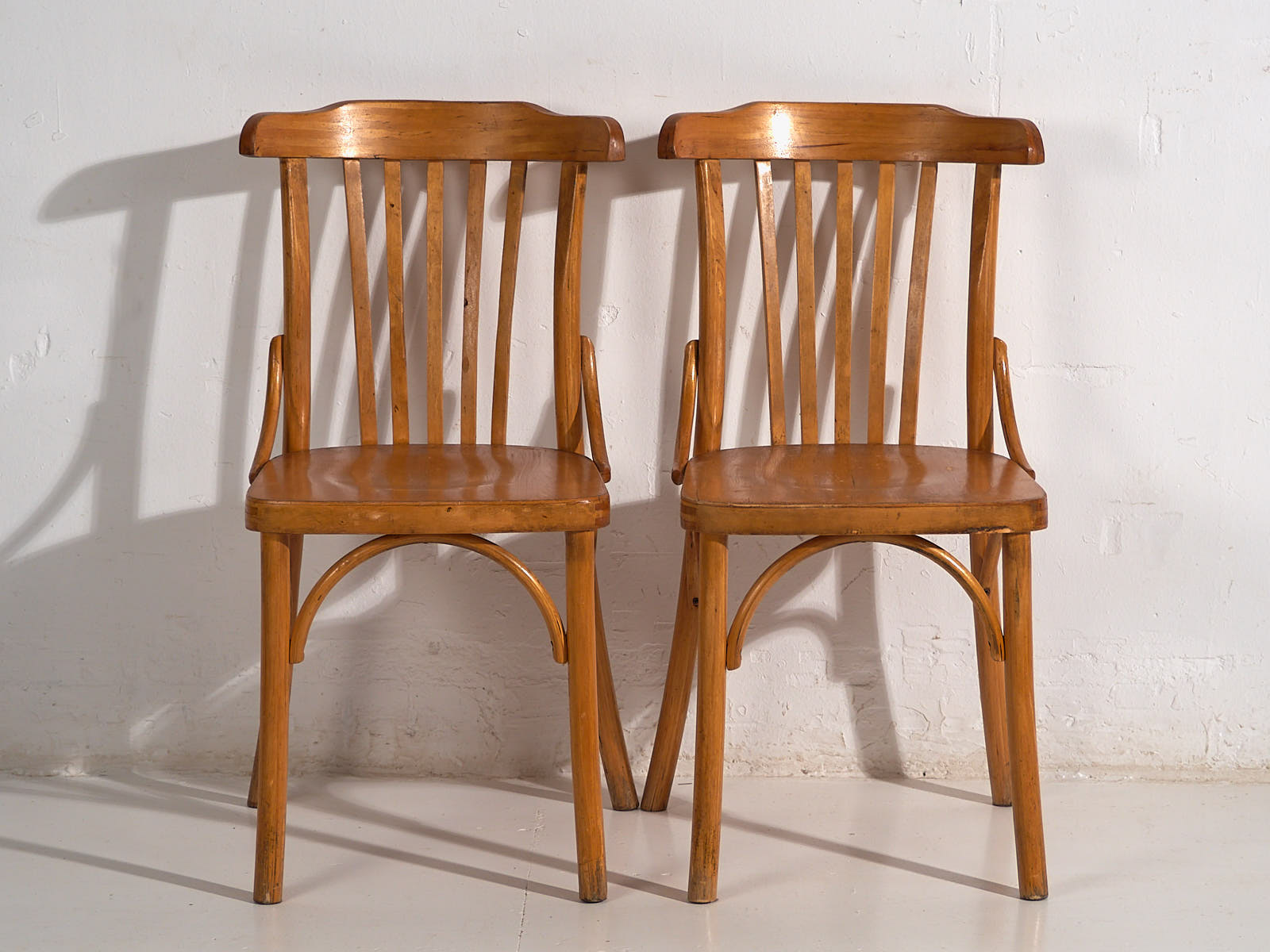 Sillas de café antiguas de madera curvada (c.1920). Conjunto de 2 piezas #4