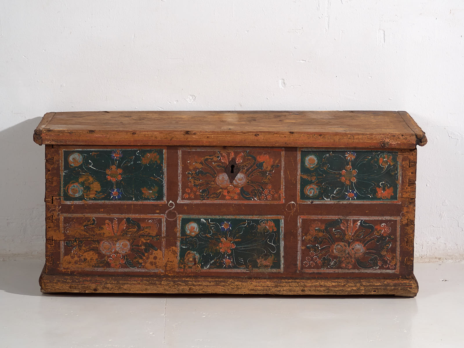 Baúl de almacenaje antiguo con decoración floral (Año 1895) #102