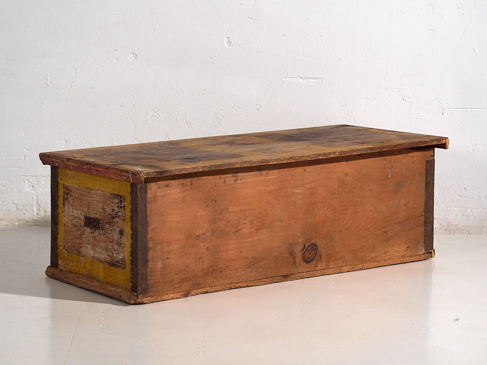 Baúl antiguo con estructura metálica (c.1920) #2