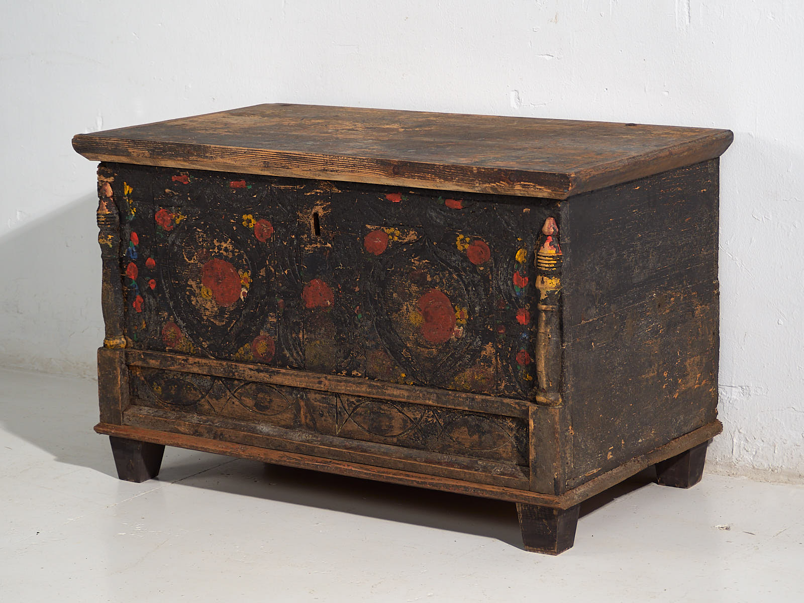 Antiguo cofre con decoración floral (c.1920) #8