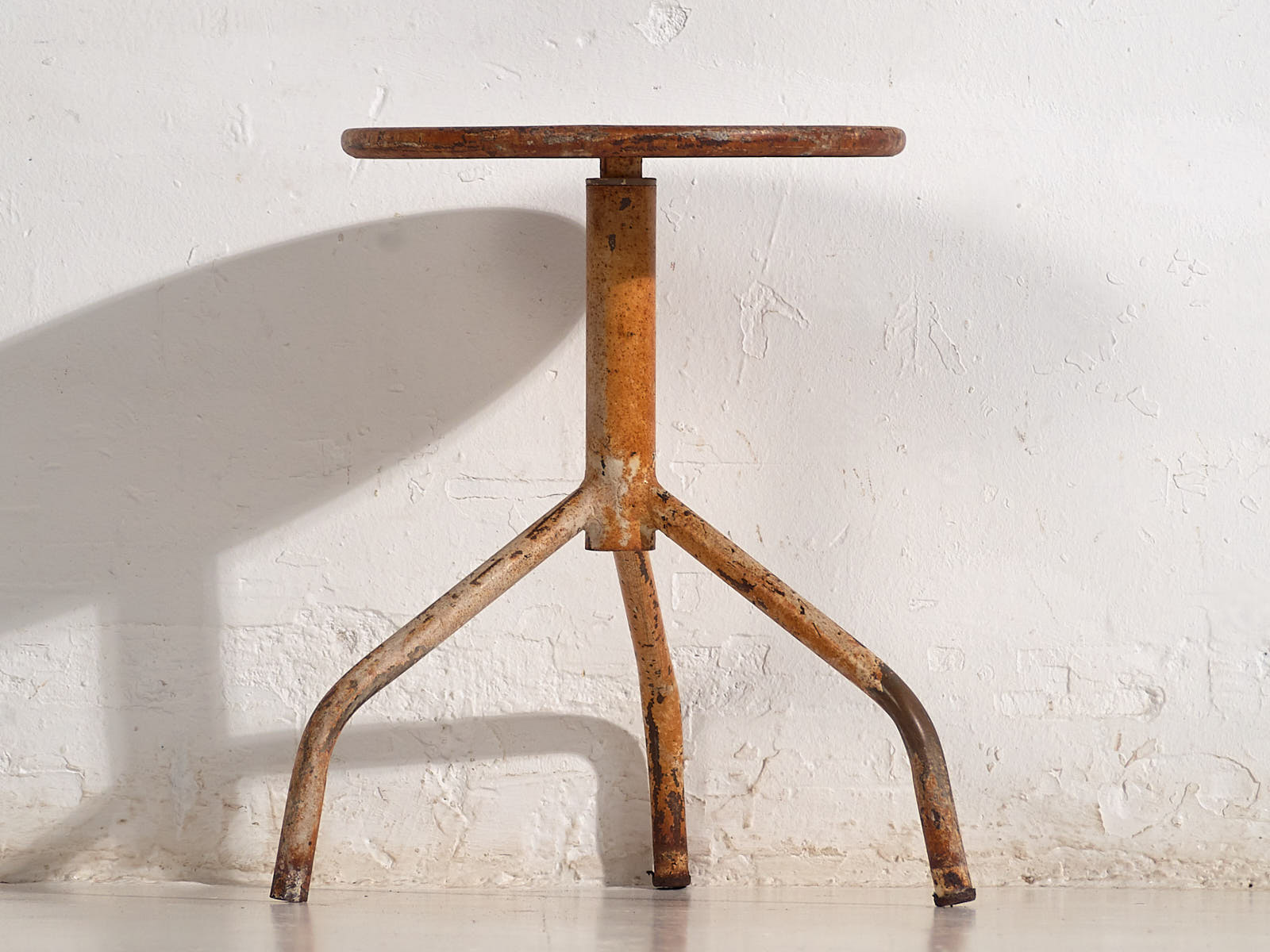 Taburete metálico de estilo industrial (c.1950) #4