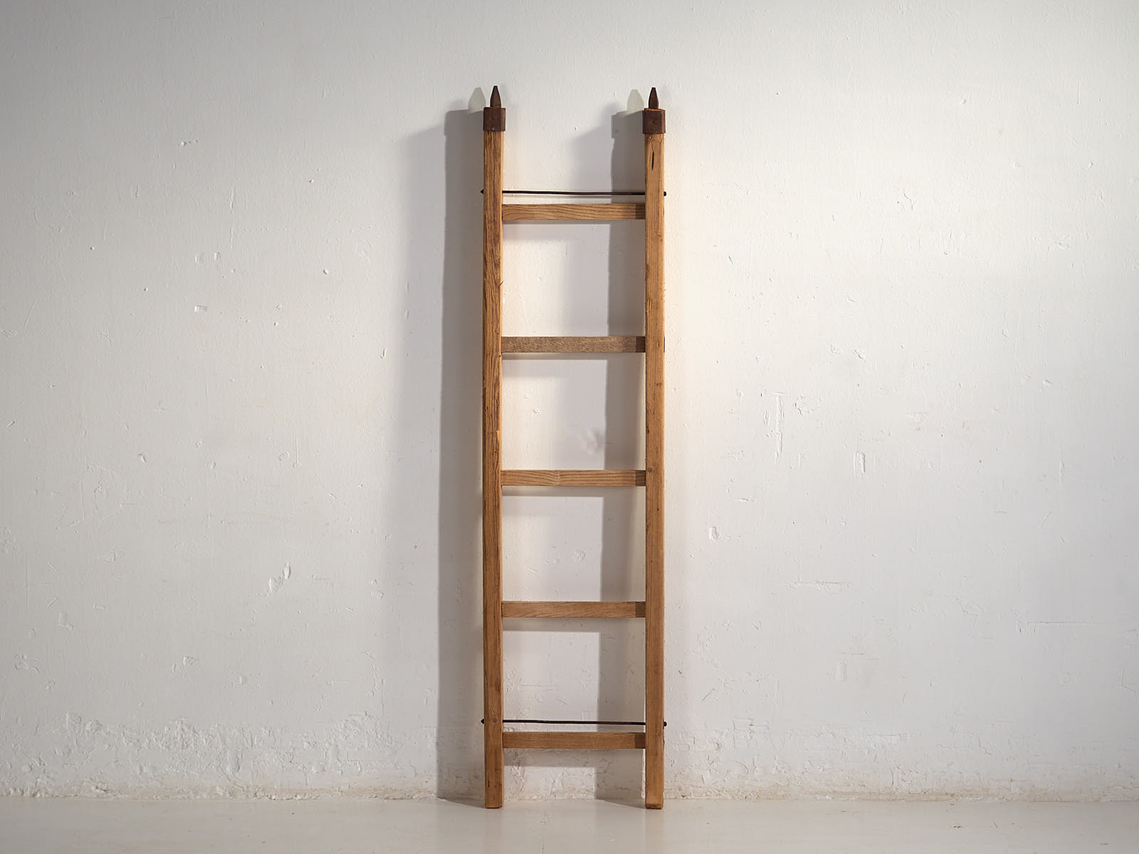 Escalera antigua de madera maciza (c.1920) #2