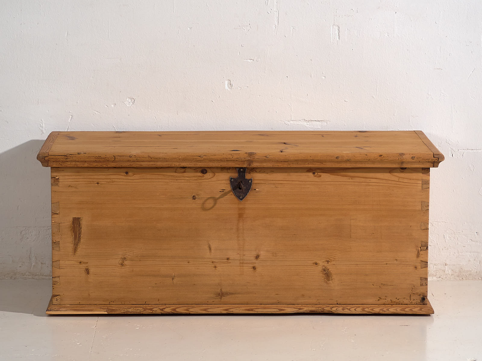 Botte ancienne en bois massif fabriquée à la main (vers 1920)