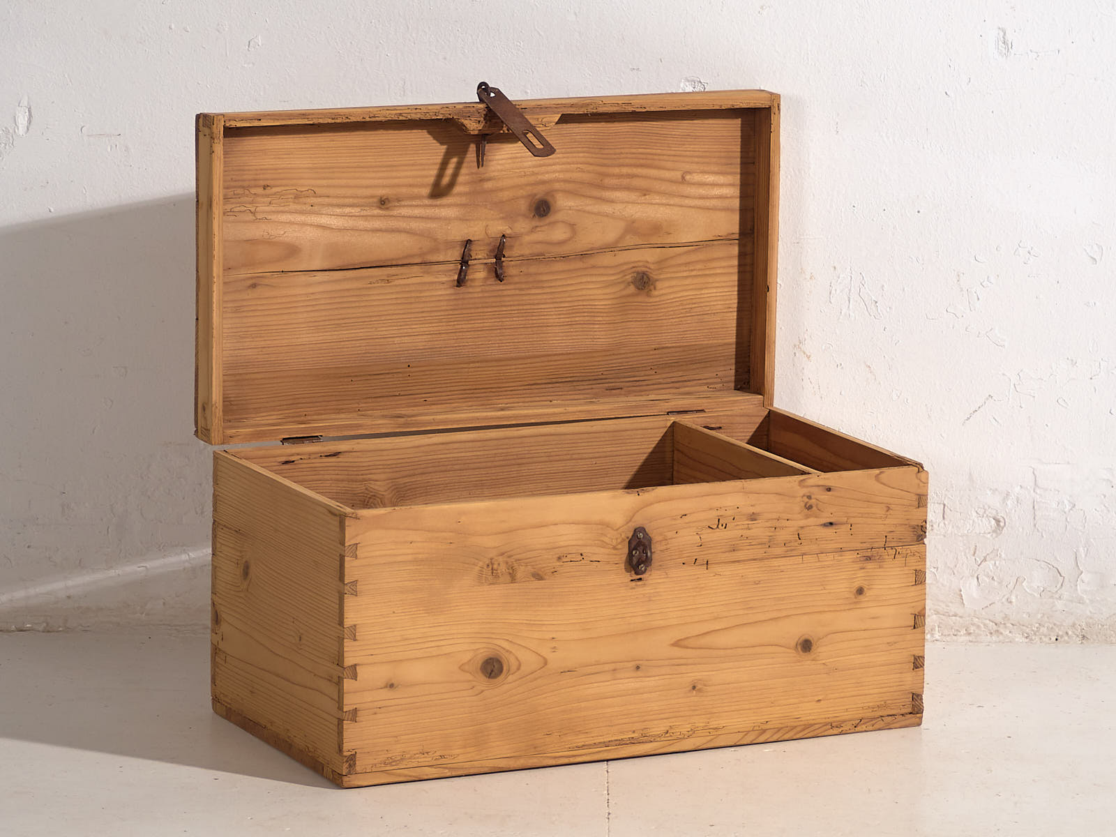 Antiguo cofre de viaje de madera maciza (c.1920) #2