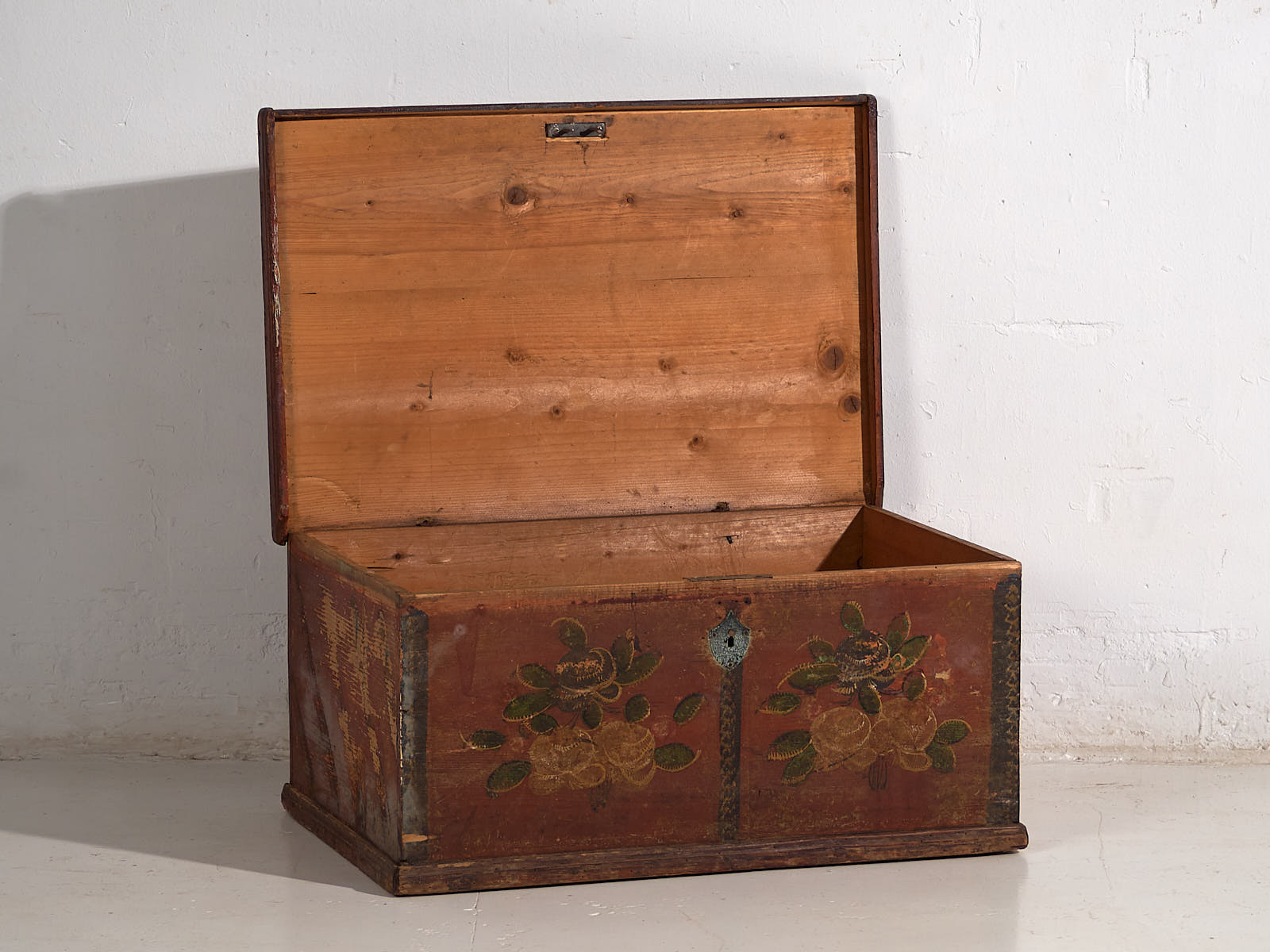 Small antique chest with floral motifs (c.1920) #30
