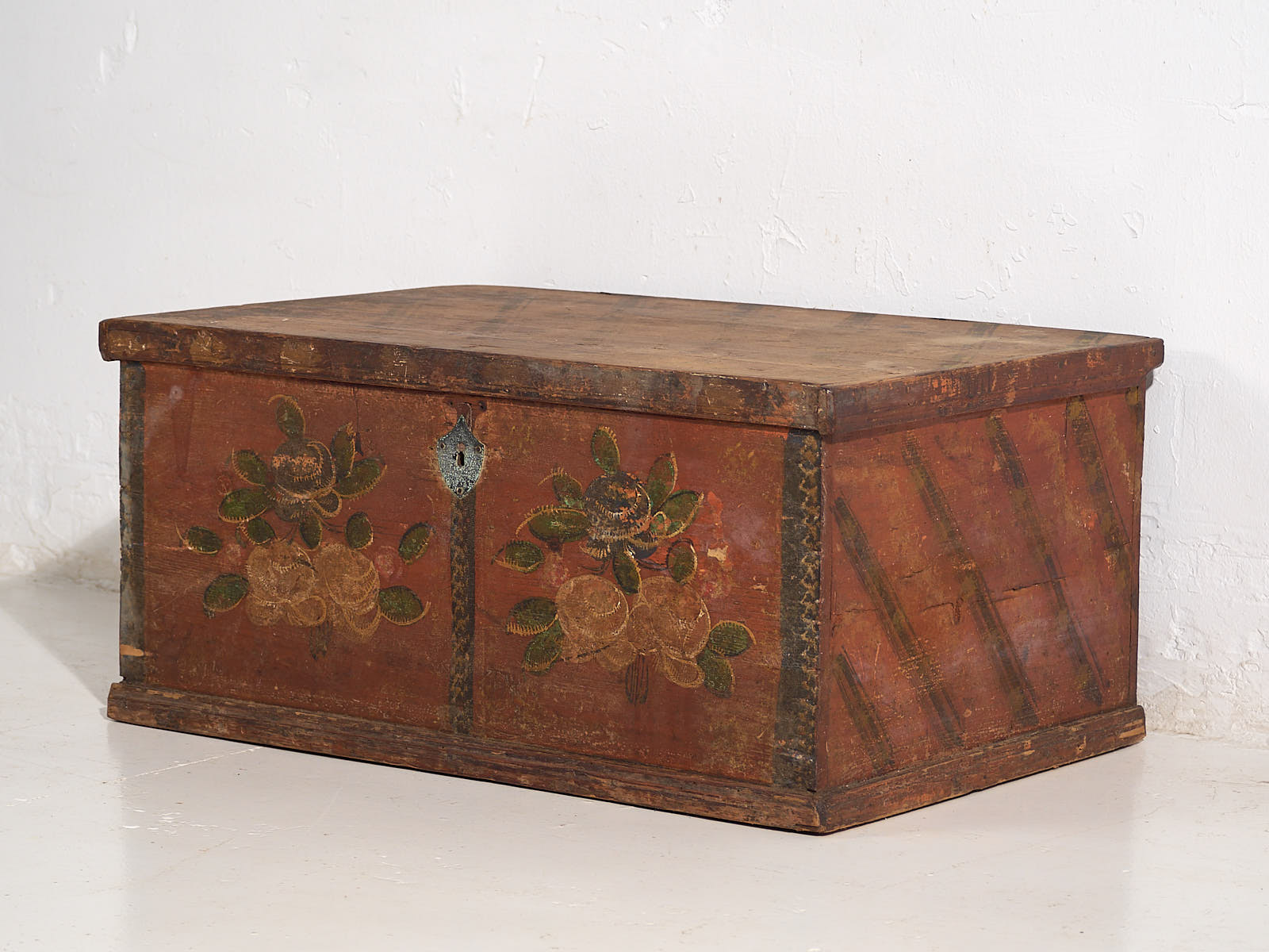 Small antique chest with floral motifs (c.1920) #30