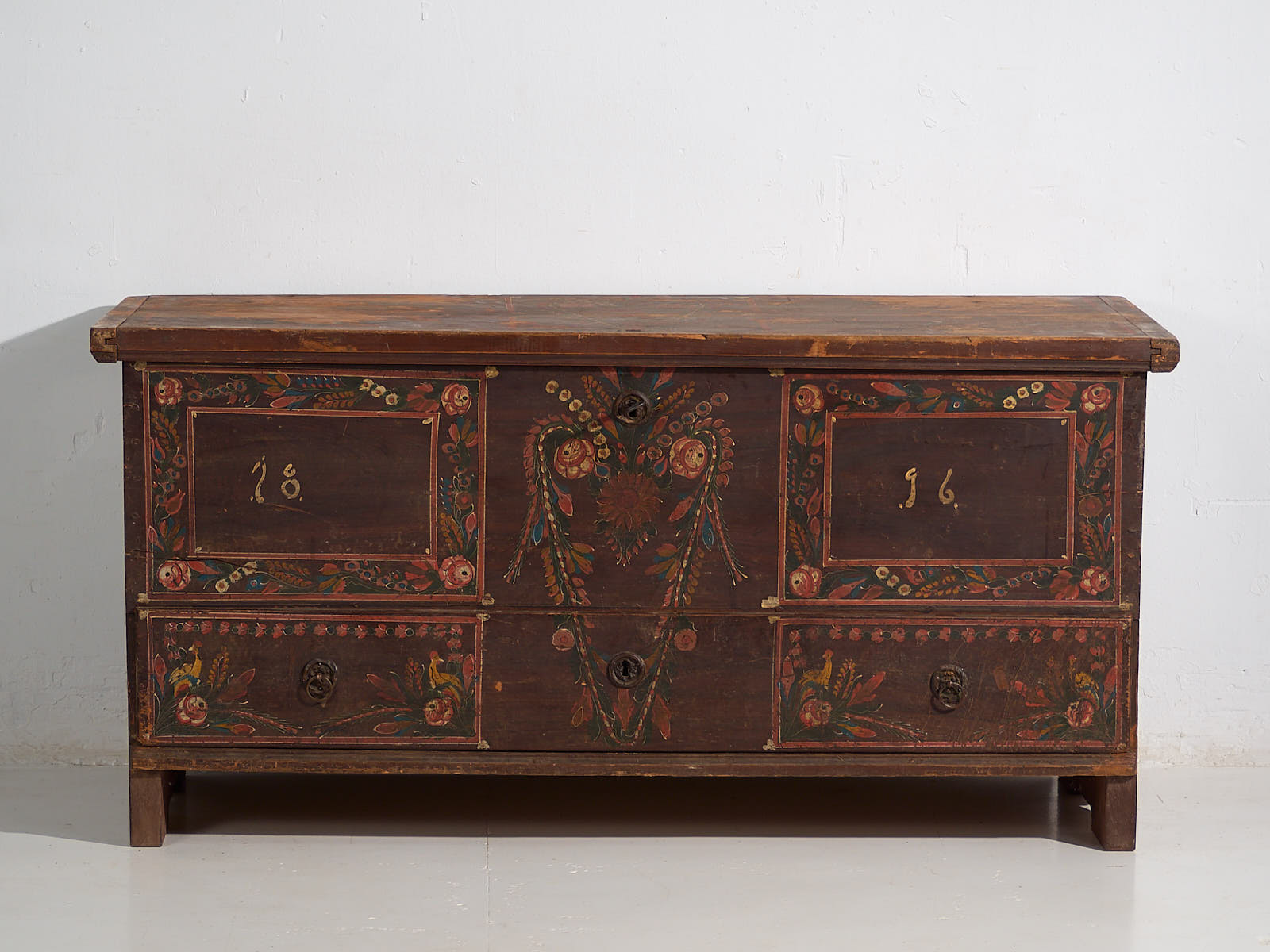 Antique chest with lower drawers (Year 1896)